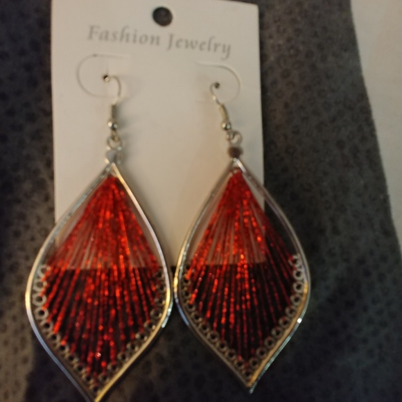 earring - Picture 2 of 2